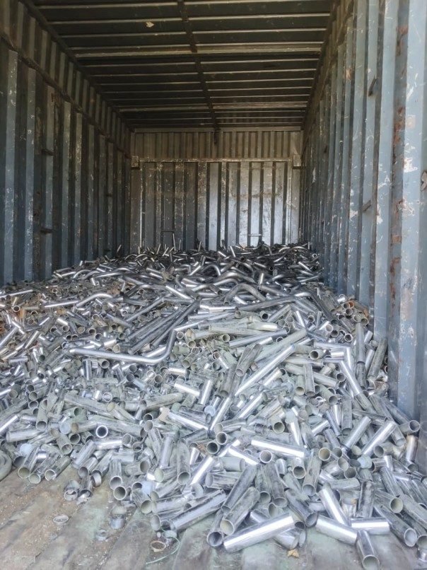 Loading scrap for transport — Scrap India Mart Bangalore